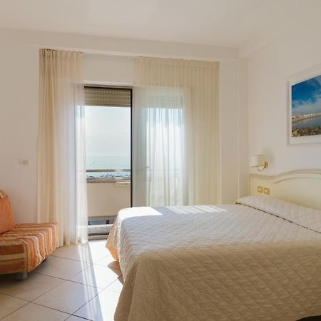 Hotel Acapulco Milano Marittima Bagian luar foto