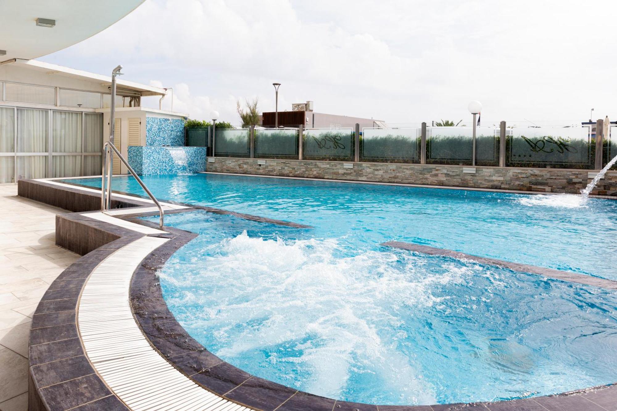 Hotel Acapulco Milano Marittima Bagian luar foto