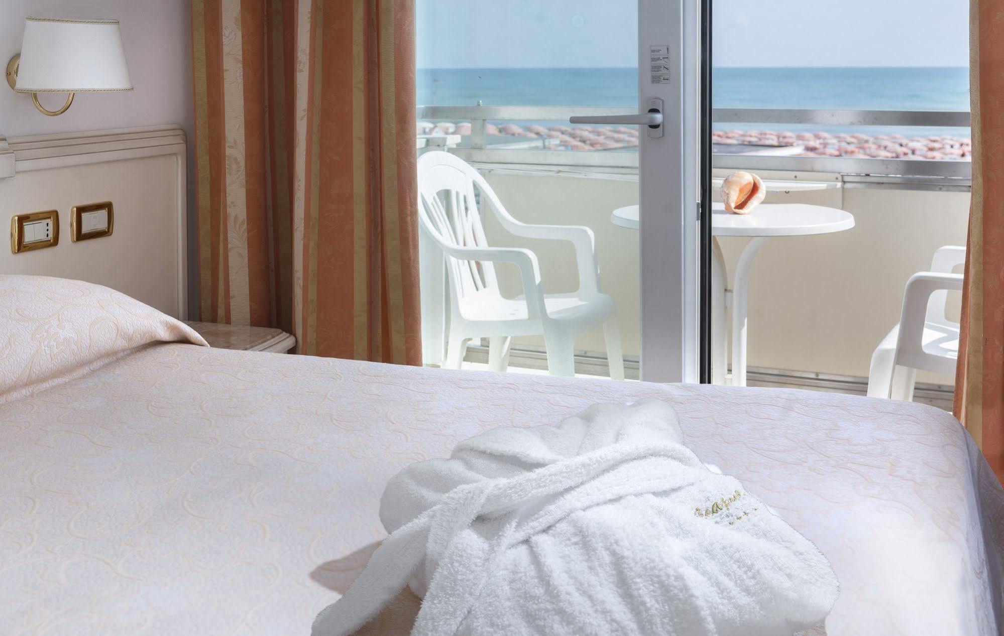 Hotel Acapulco Milano Marittima Bagian luar foto