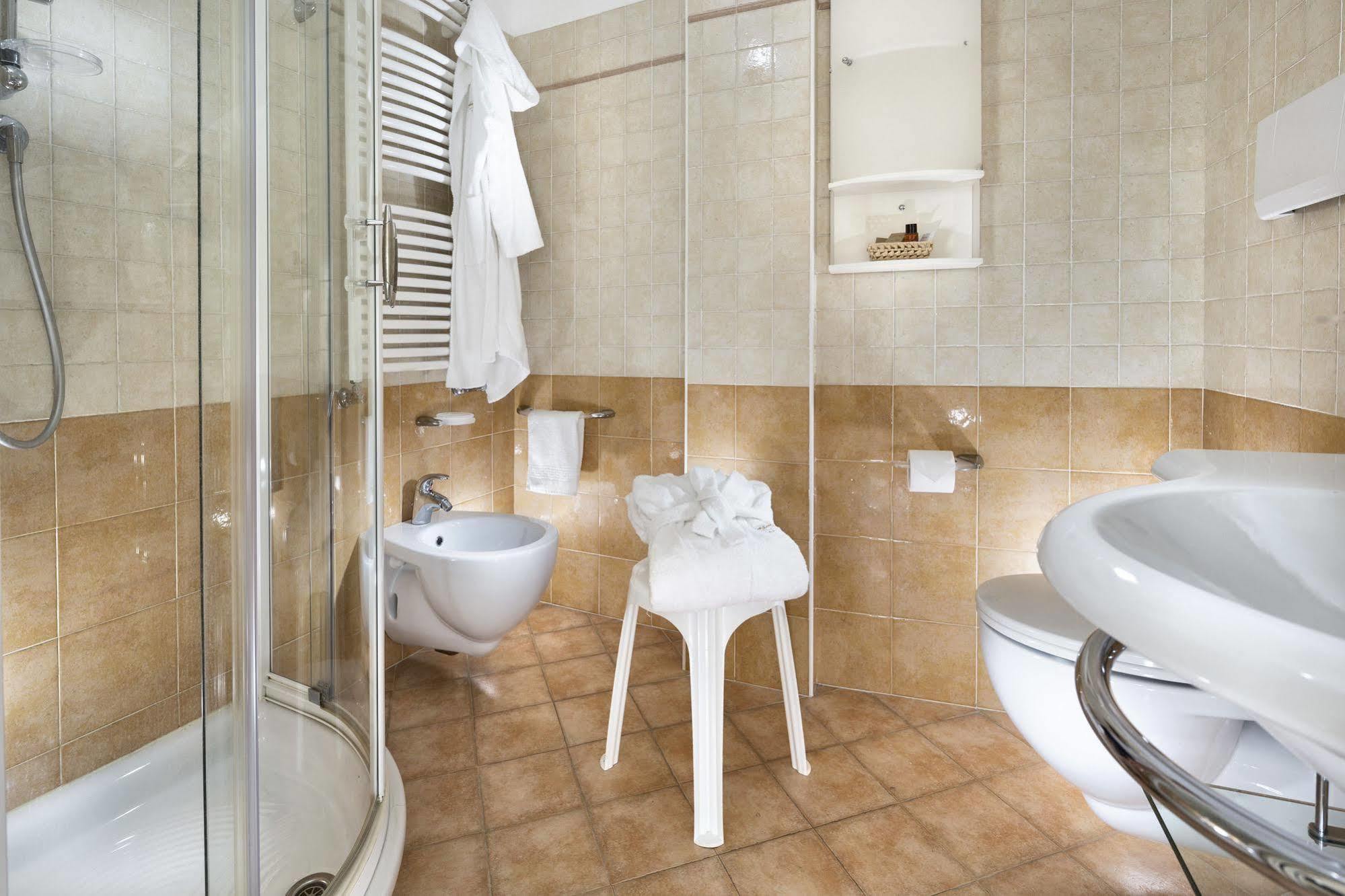 Hotel Acapulco Milano Marittima Bagian luar foto