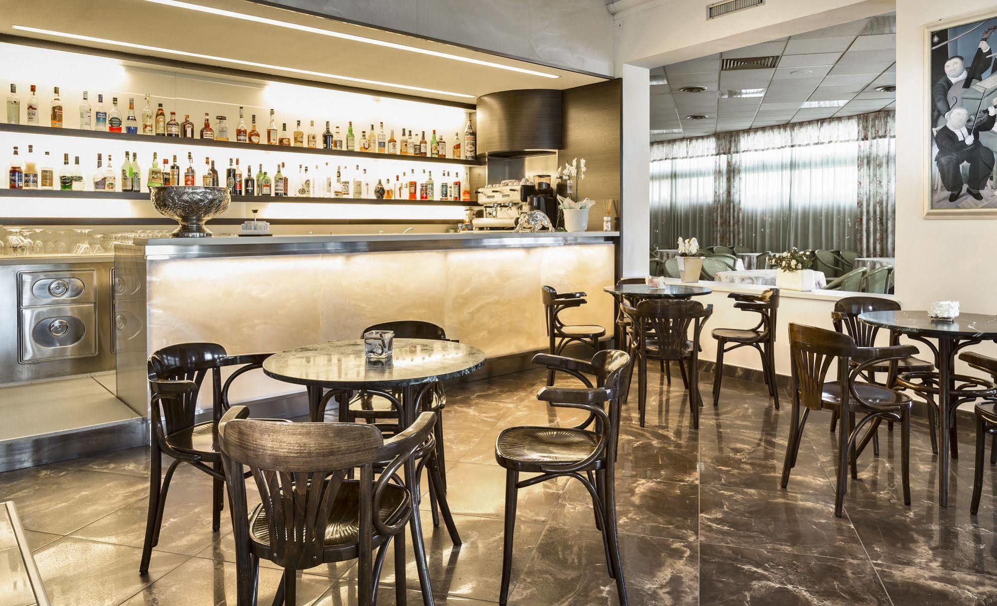 Hotel Acapulco Milano Marittima Bagian luar foto